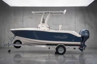 ROBA0127I324 Le Robalo R180 a été spécialement conçu pour l'aventure. Équipé de deux sièges arrière...