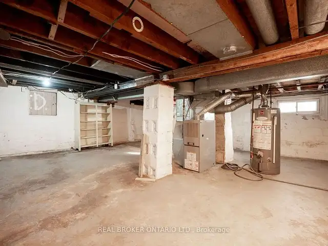 Perfect Starter Home! in Houses for Sale in Hamilton - Image 9