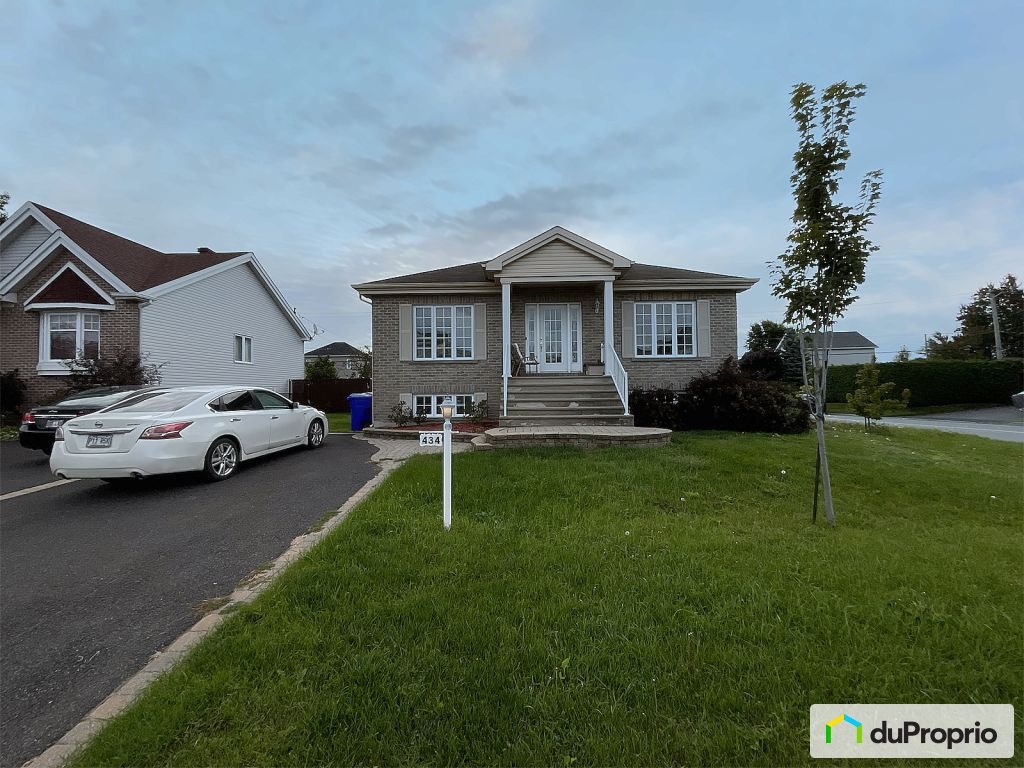 $530,000 - Duplex for sale in St-Amable — photo 1