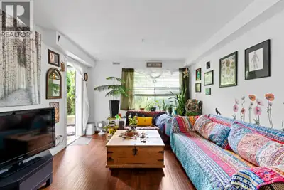 1 BED 1 BATH in popular Waresley Place, is a well kept bright & spacious 652 SF ground level suite a...