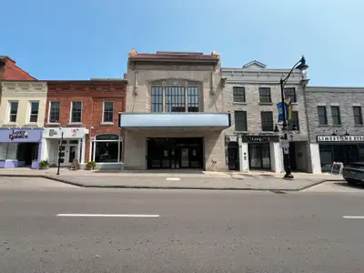 3 bedroom penthouse condo downtown- 903-223 Princess St
