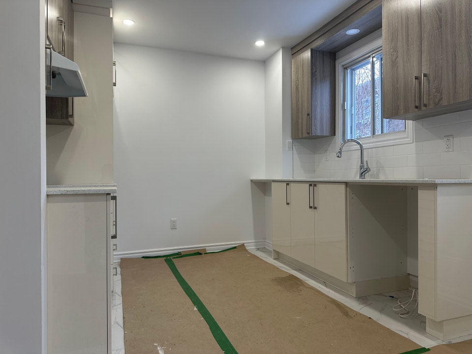 Beautiful 4 1/2 Located In The Heart Of LaSalle 4