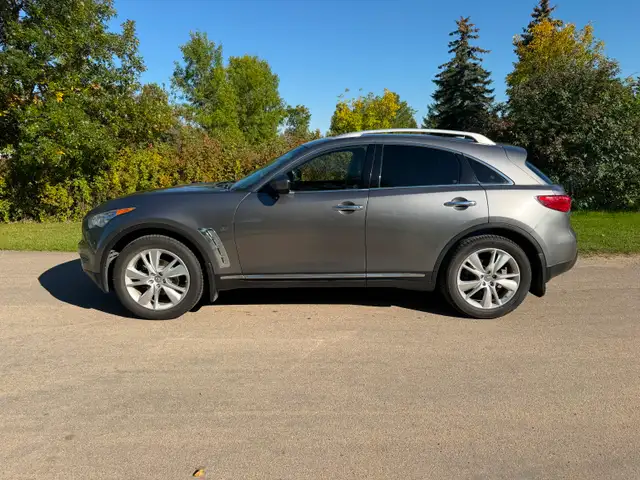2015 Infiniti QX70 AWD — One Owner — $16,500