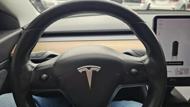 This Sedan/Saloon powered by a Electric engine.SPECIFICATIONS:5579283232103014419
