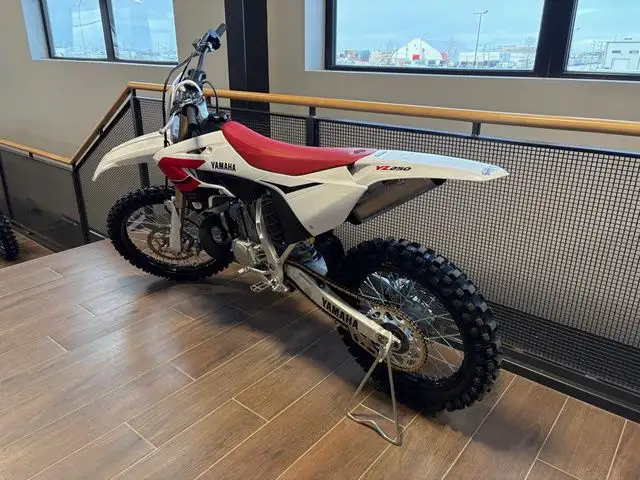 2026 Yamaha YZ250 in Dirt Bikes & Motocross in Saskatoon - Image 4
