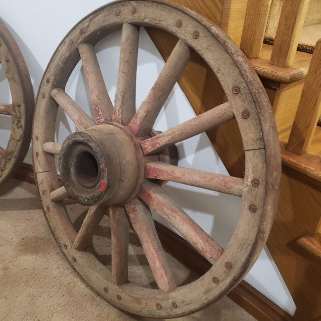 wagon wheels  3ft diameter in Home Décor & Accents in Hamilton - Image 3