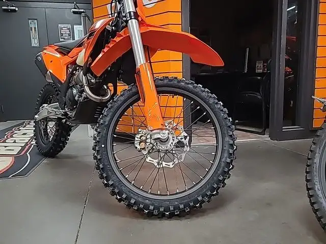 2025 KTM XC 250 F in Dirt Bikes & Motocross in Calgary - Image 6