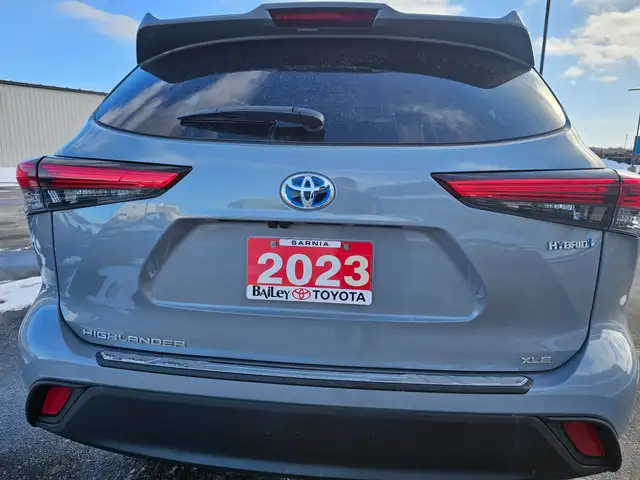 2023 Toyota Highlander Hybrid XLE in Cars & Trucks in Sarnia - Image 4