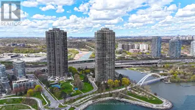 Waterfront luxury reaches new heights at the prestigious Palace Pier. This spectacular, 4 bedroom re...