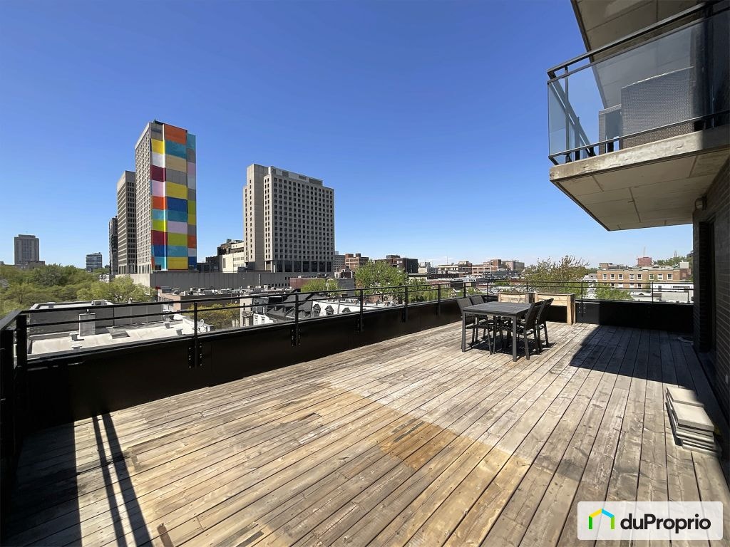 $725,000 - Condominium in Ville-Marie (downtown, old Mtl) — photo 1