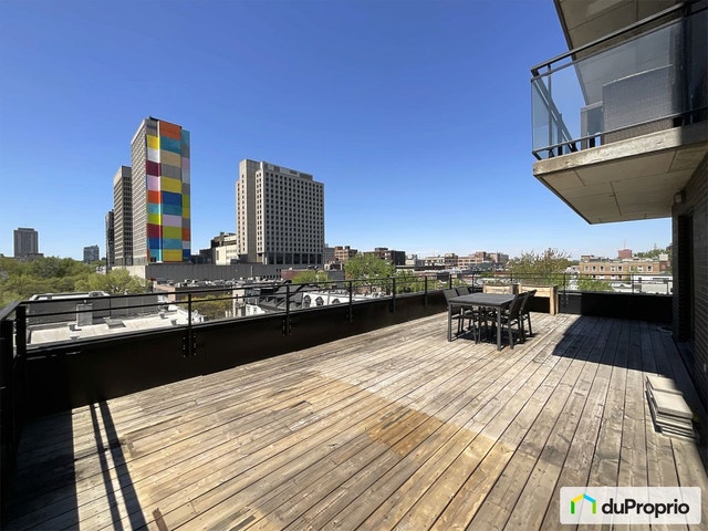 $725,000 - Condominium in Ville-Marie (downtown, old Mtl) — photo 1