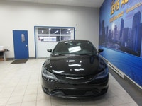 CHRYSLER 200 S 2015 V-6 3.6 LITRES PENTASTAR 295 HP / CUIR NOIR CHAUFFANT ET ÉLECTRIQUE / CAMÉRA DE... (image 3)