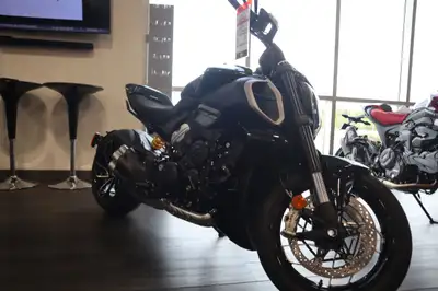 Argyll Motorsports 2025 Ducati Diavel V4 Thrilling Black Dare to be Bold Muscular, sporty, exaggerat...