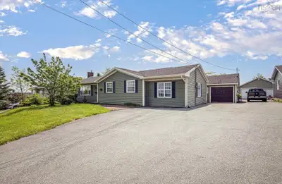 Immaculate 3 bedroom home with detached garage Dartmouth 25-056