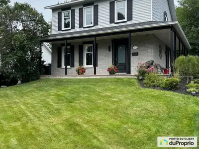 Chaleureux cottage avec beaucoup de boiseries, décoré au goût du jour, cuisine refaite en 2022 avec...