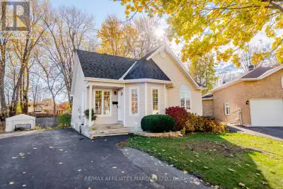 A quiet cul-de-sac, a lovely family home, and a location situated just steps from restaurants and sh...