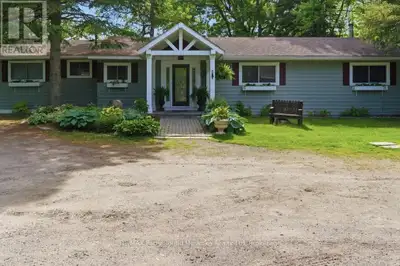 With a good arm, just a baseball throw away & direct access into Lake Rosseau, Muskoka's 3 big lakes...