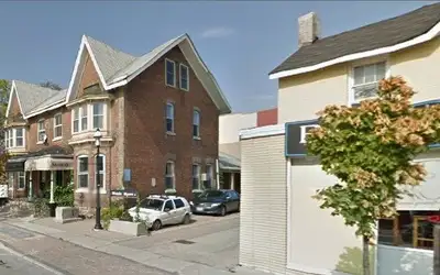 Available Now $1550 + Hydro Cozy 2 bed, 1 bath apartment on Maple Ave. in downtown Barrie, just step...