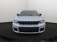 Say hello to your family's new favourite road trip machine! This *2024 Jeep Grand Cherokee L Laredo*... (image 8)