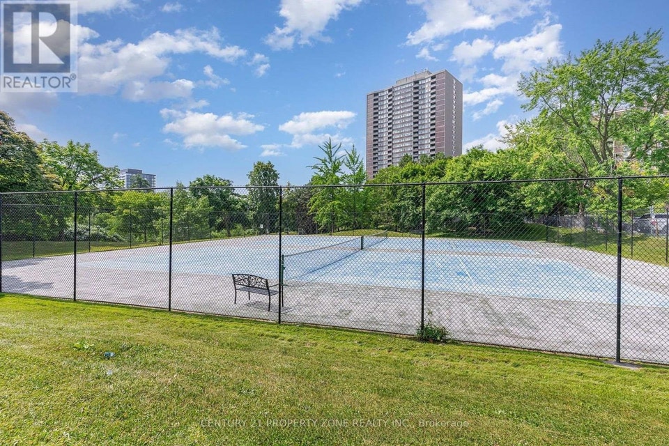 405 - 3100 KIRWIN AVENUE Mississauga (Cooksville), Ontario 2