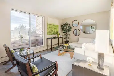 645 William St | Live in comfortable style in suites complete with renovated kitchens with 4 stainle...