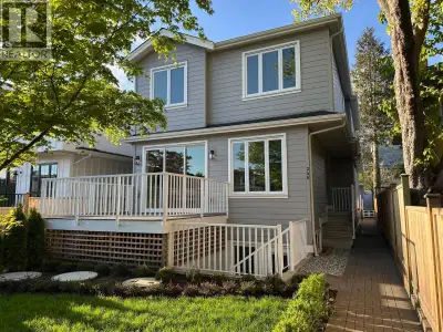 BOLDER HOMES award winning team presents these new exceptional duplexes in Central Lonsdale. These r...