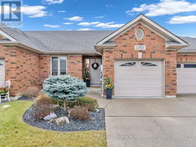 For more info on this property, please click the Brochure button. Luxury living ranch Townhouse in s...