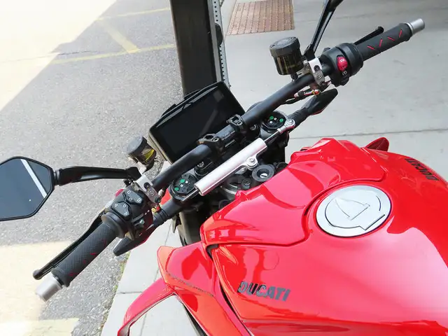 2025 Ducati Streetfighter V4 Ducati Red in Sport Bikes in Cambridge - Image 14
