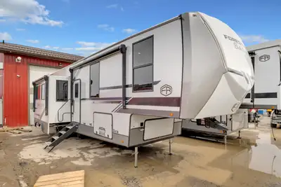 The 2026 Salem Hemisphere 376FAM is a spacious fifth wheel designed for families and groups who need...