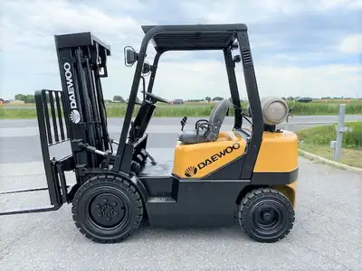 Warehouse forklift / chariot elevateur d'entrepôt - 514-863-5438, View more