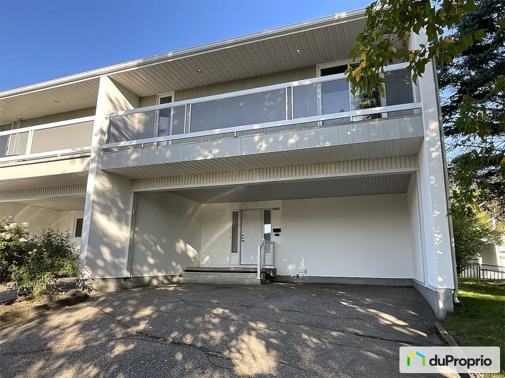 $325,000 - Townhouse for sale in Jonquière (Jonquière) — photo 1