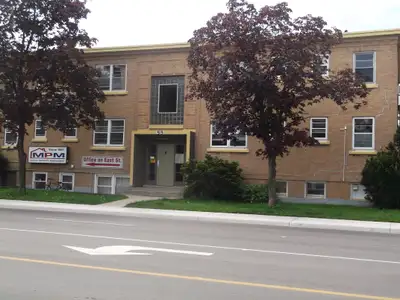 Beautifully Renovated/Close to hospital & shopping! @ 515 London