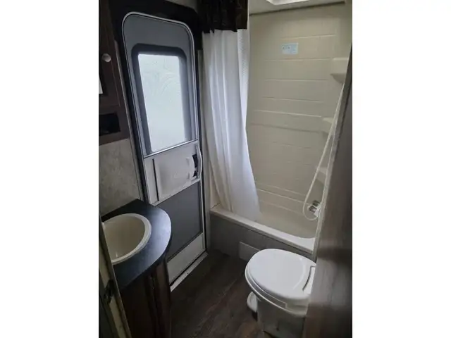 2015 Keystone RV Bullet 272BHS in Travel Trailers & Campers in Penticton - Image 13