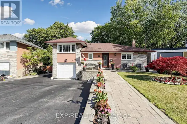 77 Letchworth Crescent Toronto (Downsview-Roding-Cfb), Ontario, photo 2 of 4