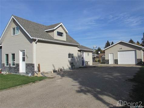 807 Centre STREET in Houses for Sale in Nipawin - Image 2