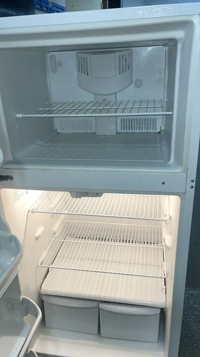 Frigidaire 28” Refrigerator Fully Tested  30-Day Warranty in Refrigerators in Kitchener / Waterloo - Image 5