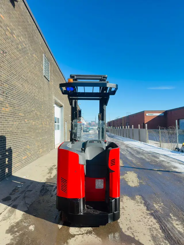 2016 Raymond Reach Forklift w 3500lbs cap Certified with charger in Heavy Equipment in Mississauga / Peel Region - Image 7