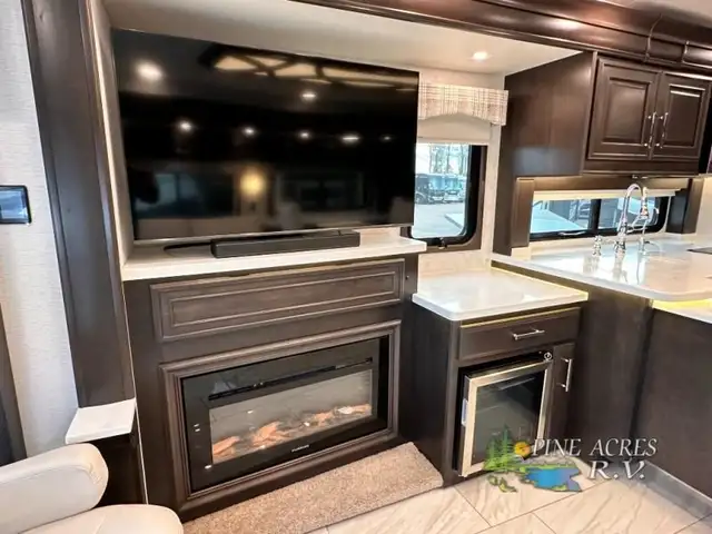 2024 Entegra Coach Anthem 44D 450 h.p. / 1250 ft-Lbs of Torque in RVs & Motorhomes in Moncton - Image 13