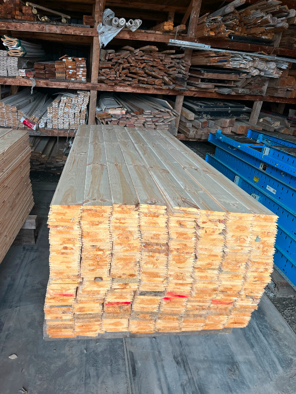 Lambris de bois en pin rouge (7.60$) dans Planchers et murs  à Drummondville - Image 3