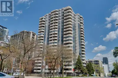 Bentley Place - ideally located in the heart of the city - is considered a walker's and biker's para...