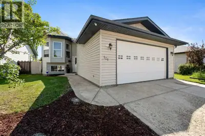 Well-Cared for Bi-Level in a Family-Friendly Location! This fully finished bi-level offers 4 bedroom...