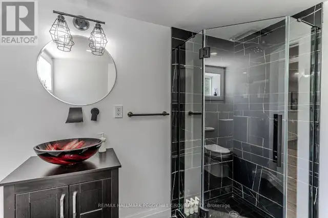 20 HILLVIEW CRESCENT Springwater, Ontario in Houses for Sale in Barrie - Image 23