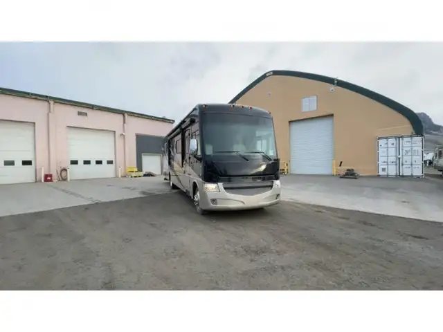 2014 Winnebago Adventurer 38Q in RVs & Motorhomes in Kamloops - Image 10