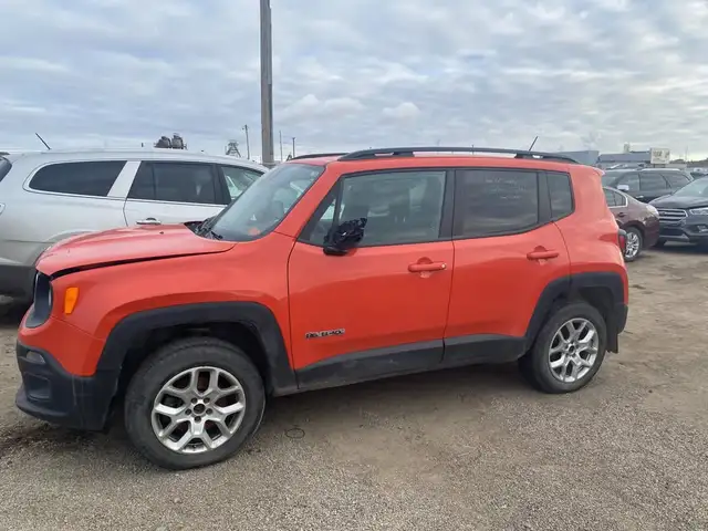 2015 Jeep Renegade LATITTUDE *ONLY FOR PARTS* in Auto Body Parts in Regina - Image 3