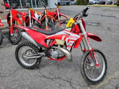 WELL MAINTAINED CROSS-COUNTRY 2-STROKE BIKE WITH ONLY 40 HOURS! GRIPPER SEAT. TUNED AND READY TO GO!...