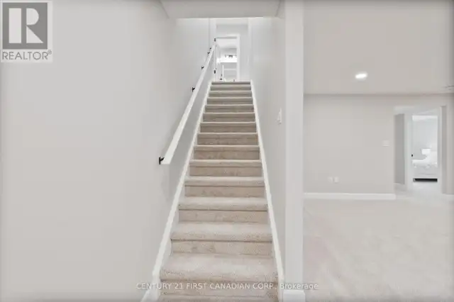 21 HAMILTON STREET North Middlesex (Ailsa Craig), Ontario in Houses for Sale in Grand Bend - Image 26