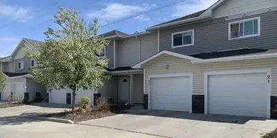Edwards Townhouses is a family oriented townhome located in the central area. Clean and quiet close...