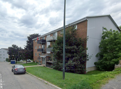 418-655-8281 À voir au 1340 de la Colline, appartement #1 à l'Ancienne-Lorette, superbe grand 4 1/2...