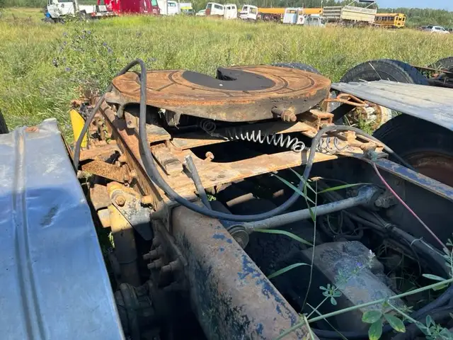 5th WHEELS HOLLAND YOST FONTAINE SOME WITH SLIDES in Heavy Equipment Parts & Accessories in Edmonton - Image 6