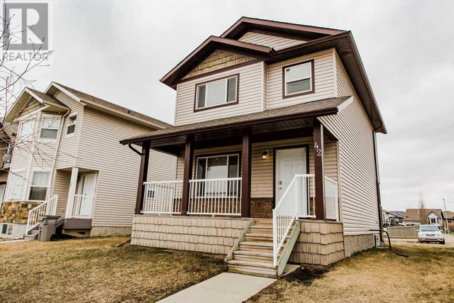42 Pinnacle Street Grande Prairie, Alberta in Houses for Sale in Grande Prairie